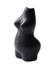 曲線的な形のつぼみの花瓶