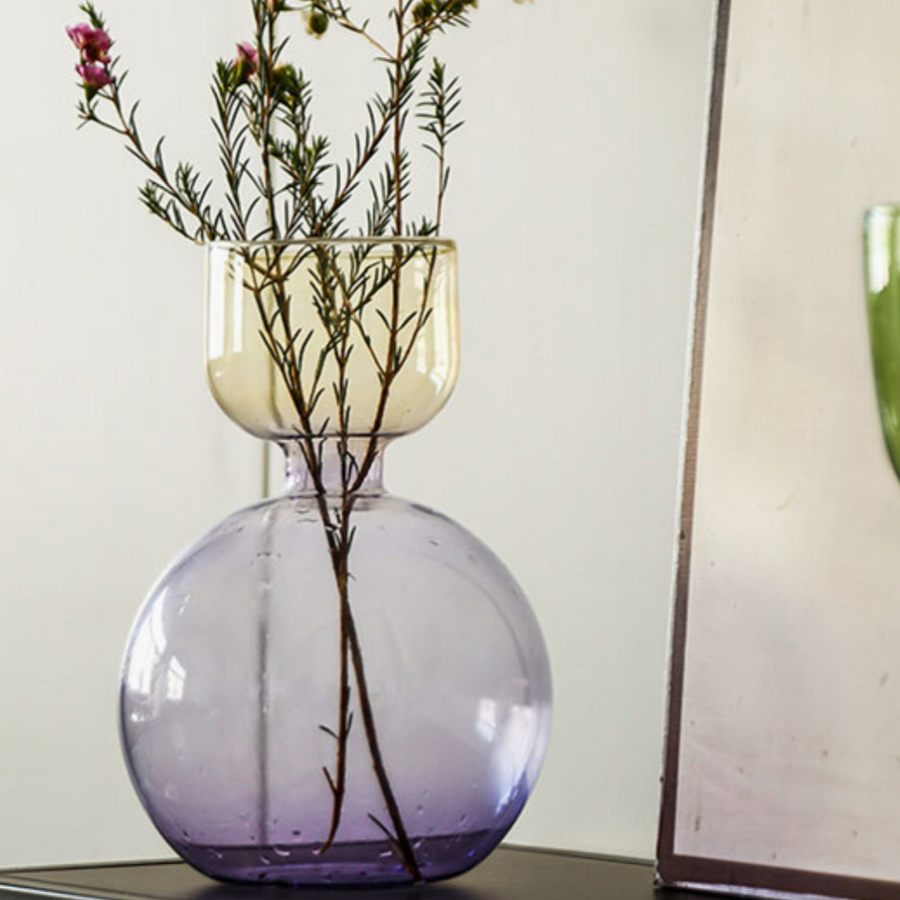 幾何学的なデュオカラーの花瓶