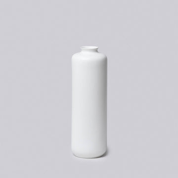 マットな磁器の白い花瓶